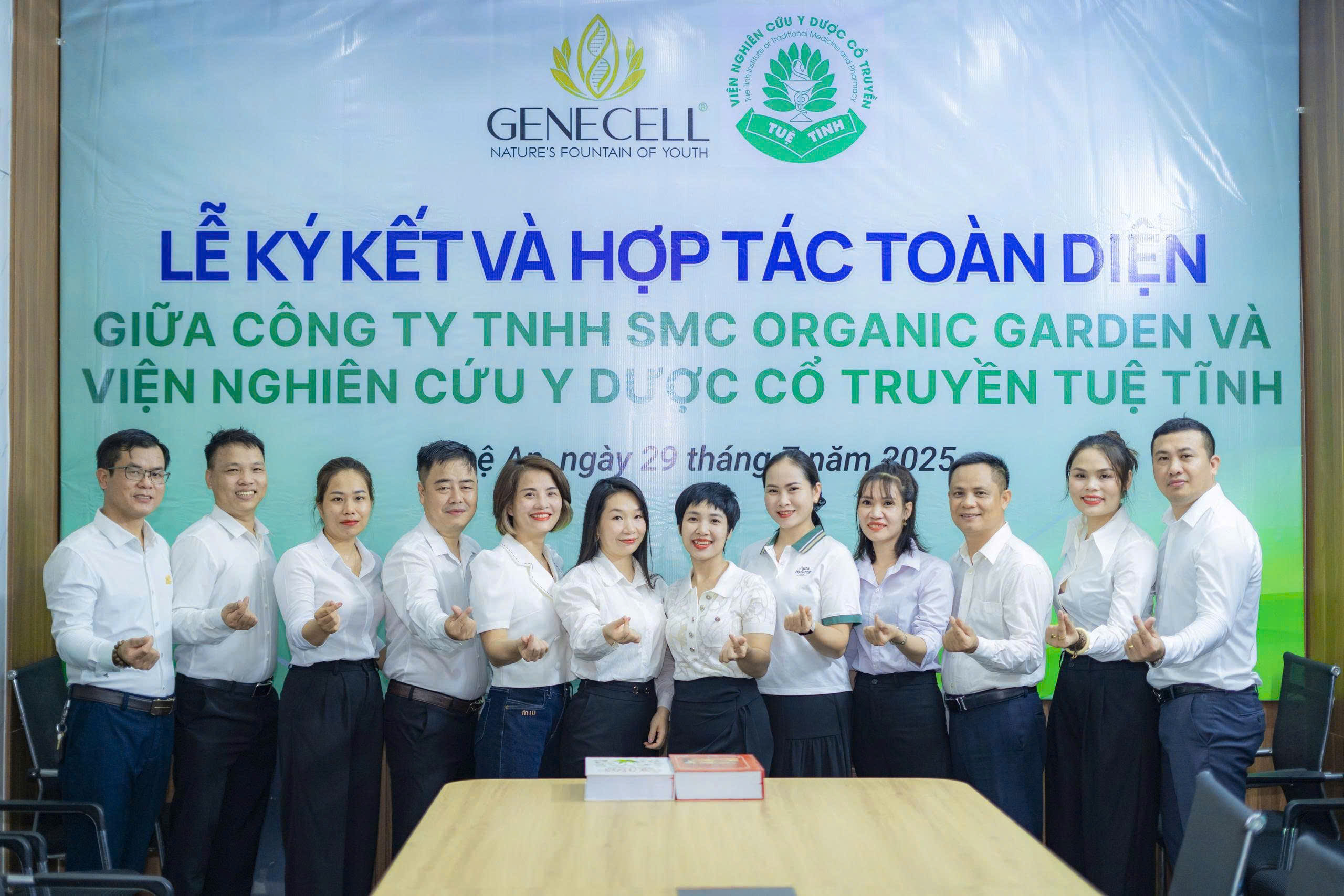 Viện nghiên cứu Y Dược cổ truyền Tuệ Tĩnh và Công ty TNHH SMC ORGANIC GARDEN ký kết hợp tác toàn diện